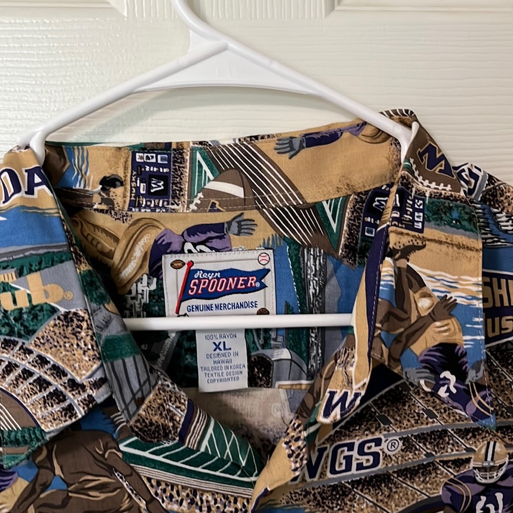 Washington Huskies button up Hawaiian shirt